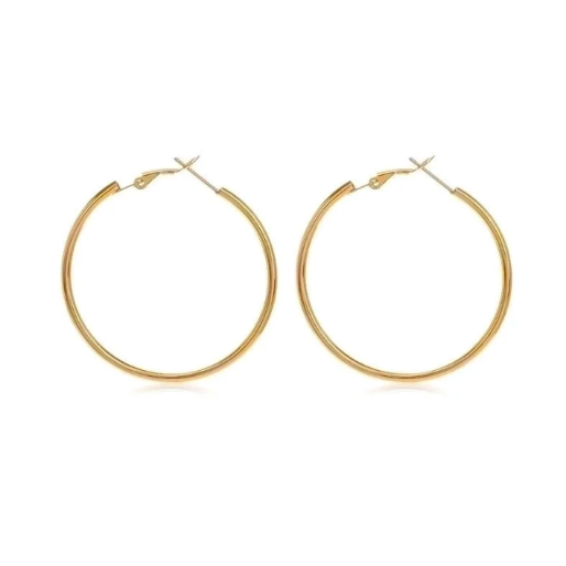 The polished surface of these gold hoop earrings catches the light beautifully, creating a radiant glow that enhances their classic design.
