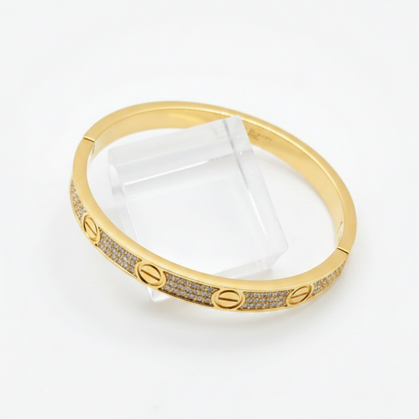 Gold bracelet with pave set moissanite