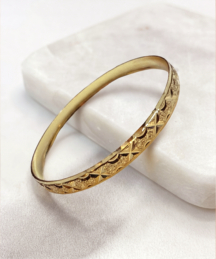 DIAMOND CUT GOLD BANGLE