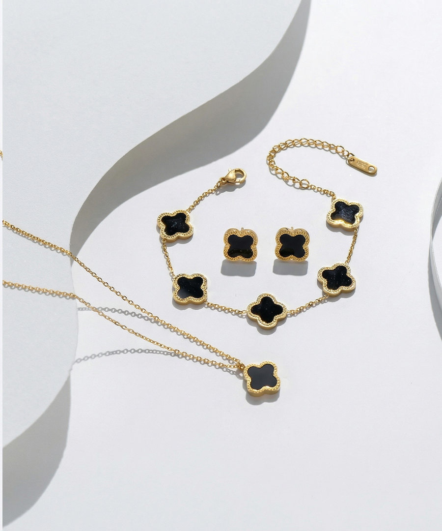 Black Clover Jewelry Set