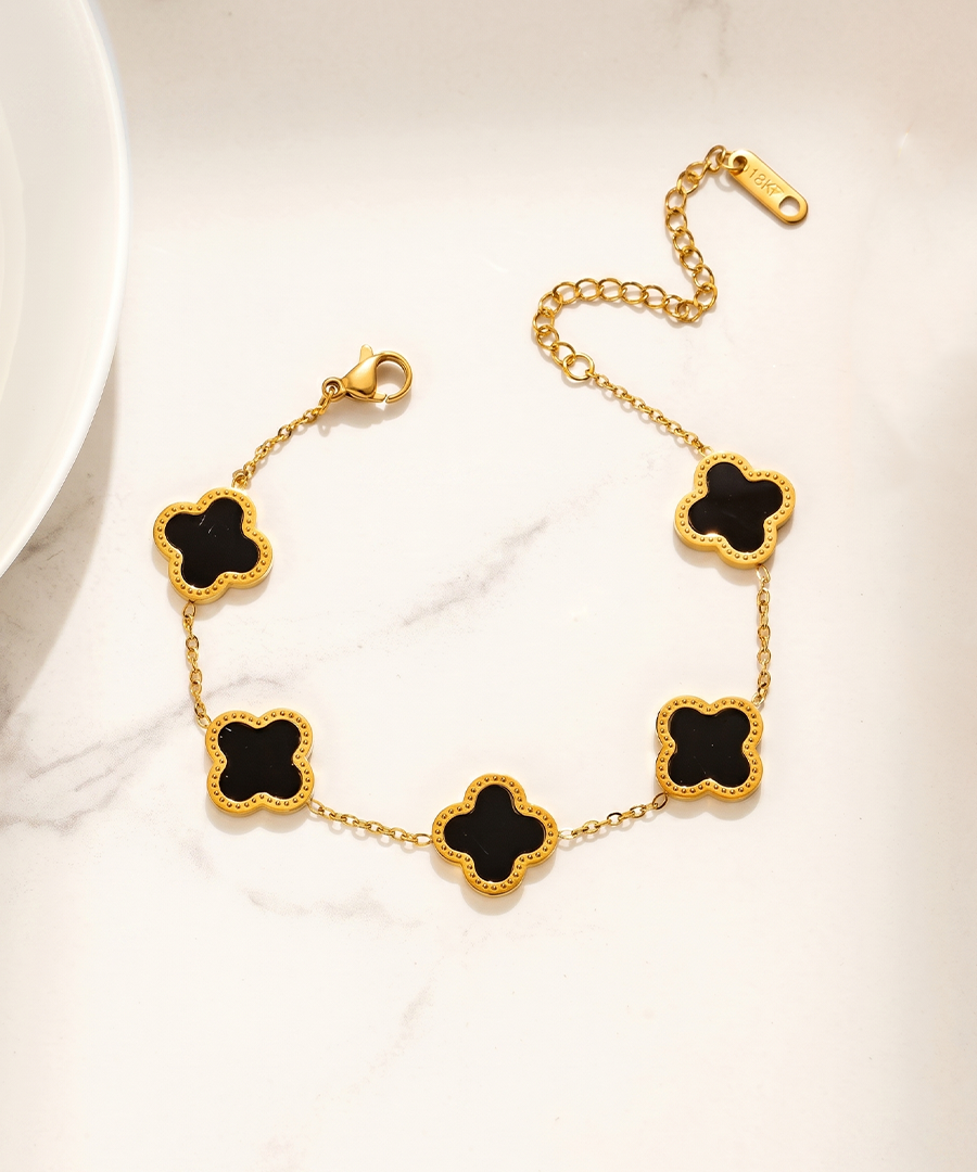 Black Clover Jewelry Set