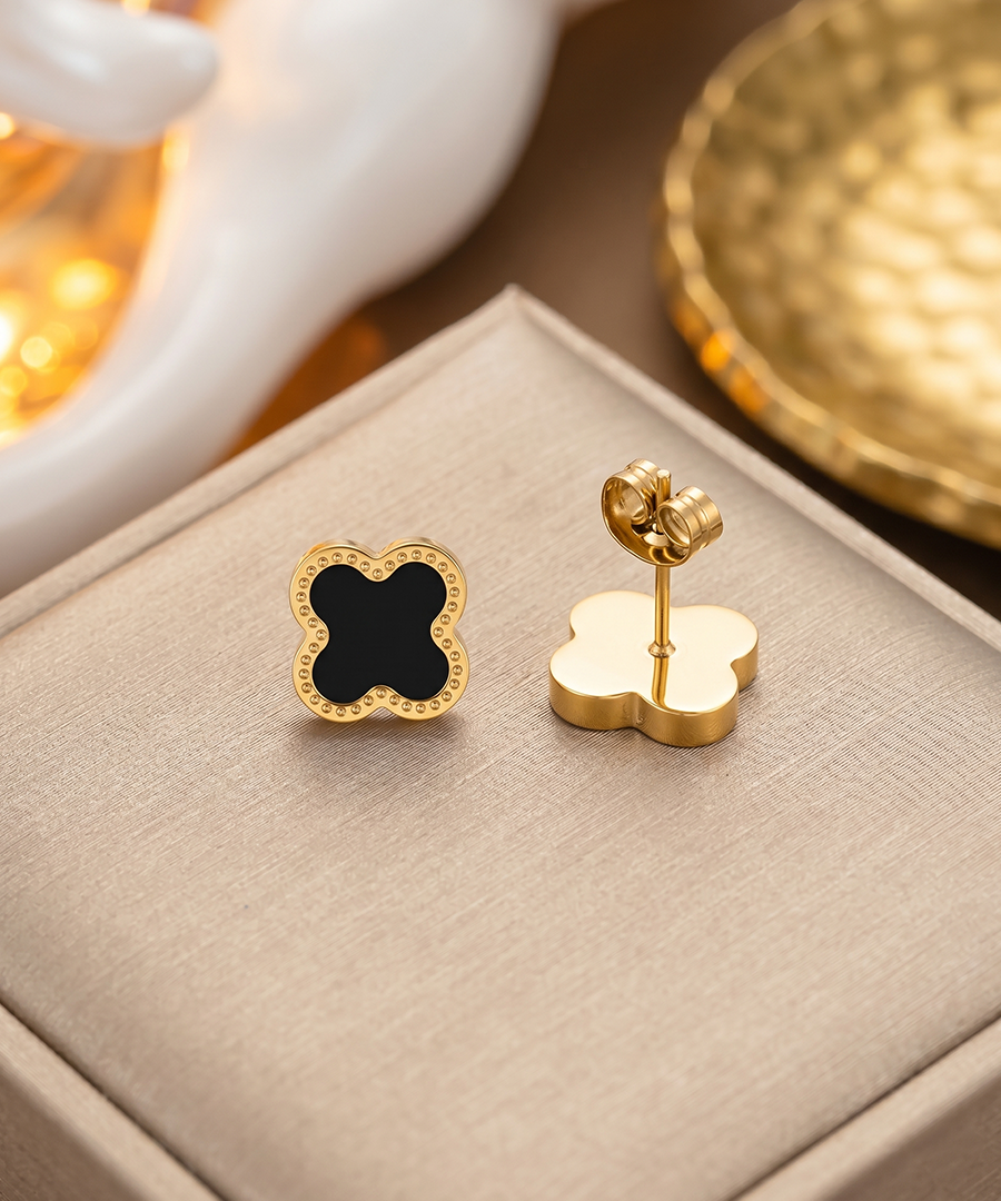 Black Clover Jewelry Set