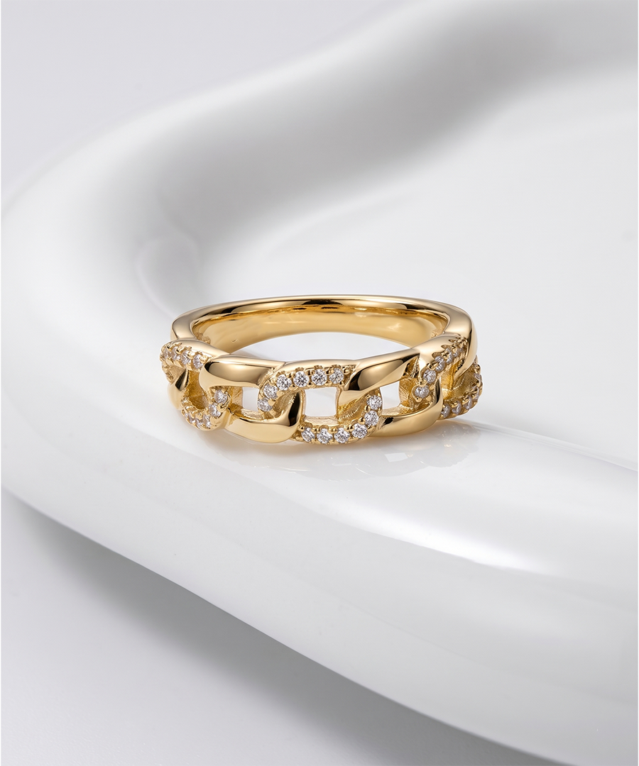 CHAIN LINK RING WITH PAVE-SET STONES
