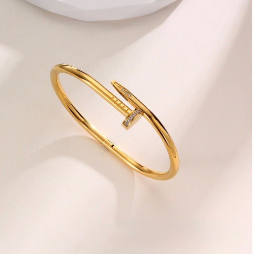 Its slender yet impactful form. allows it to be worn standalone for a minimalistic chick look or layered with other bracelets for a more opulent style.
