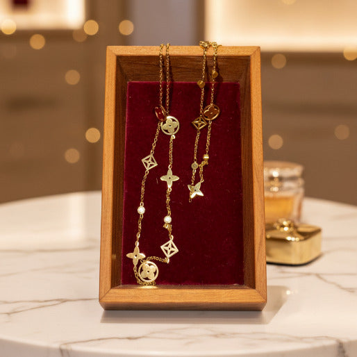 The attention to minute detail contributes to the jewelry's overall quality and aesthetic appeal, making each element a small work of art.