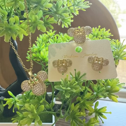 Gold Minnie Jewelry set showing the necklace, the earrings and the ring.