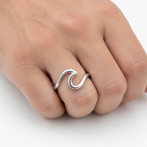 The wave design of the ring is often interpreted as symbol of life's journey, representing its constant flow, changes and resilience through both ups and downs. 
