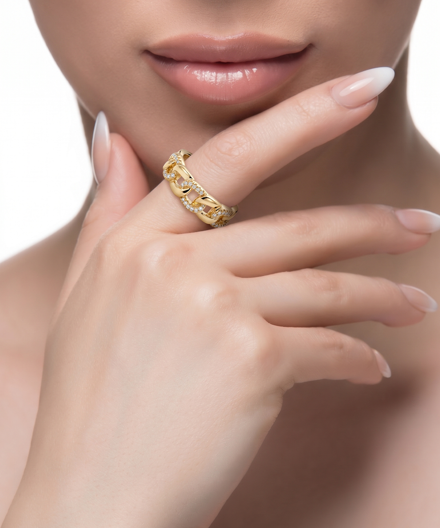 CHAIN LINK RING WITH PAVE-SET STONES