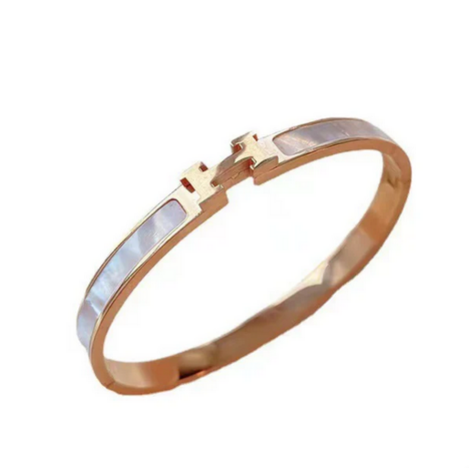 The consistent H design and contrasting inlay ensures a cohesive. look, allowing seamless integration with different outfits. and other jewelry pieces.