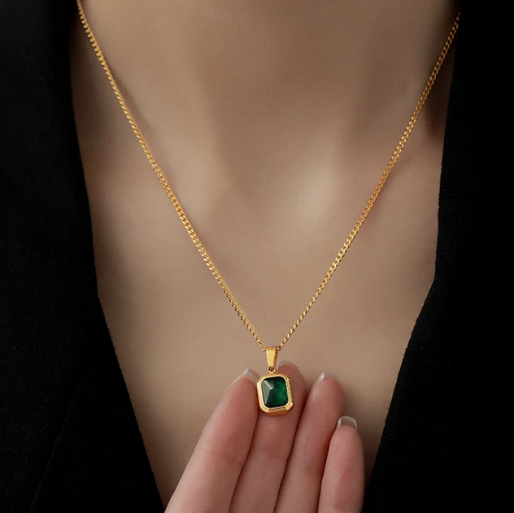 The simplicity of this necklace allows the vibrant green of the stone to be the focal point, making it suitable for both everyday wear and special occasions.