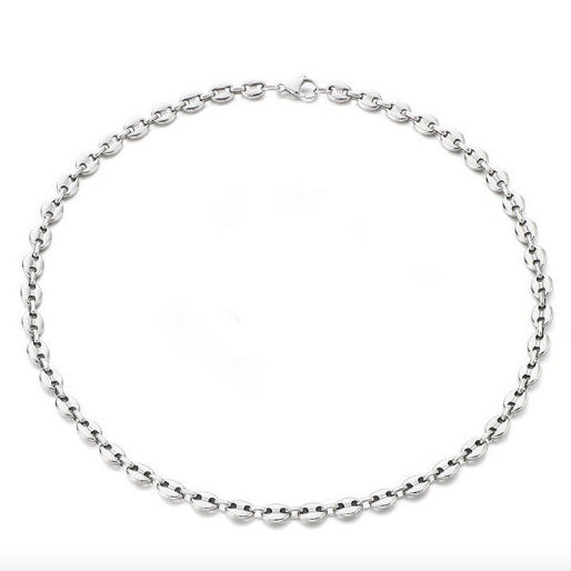 Silver Gucci Puff chain necklace on a white background