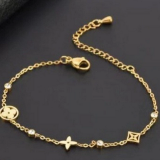 Each qua-trefoil, star and circular flower motif is clearly defined, and the tiny clear stones are precisely set, adding subtle sparkle.