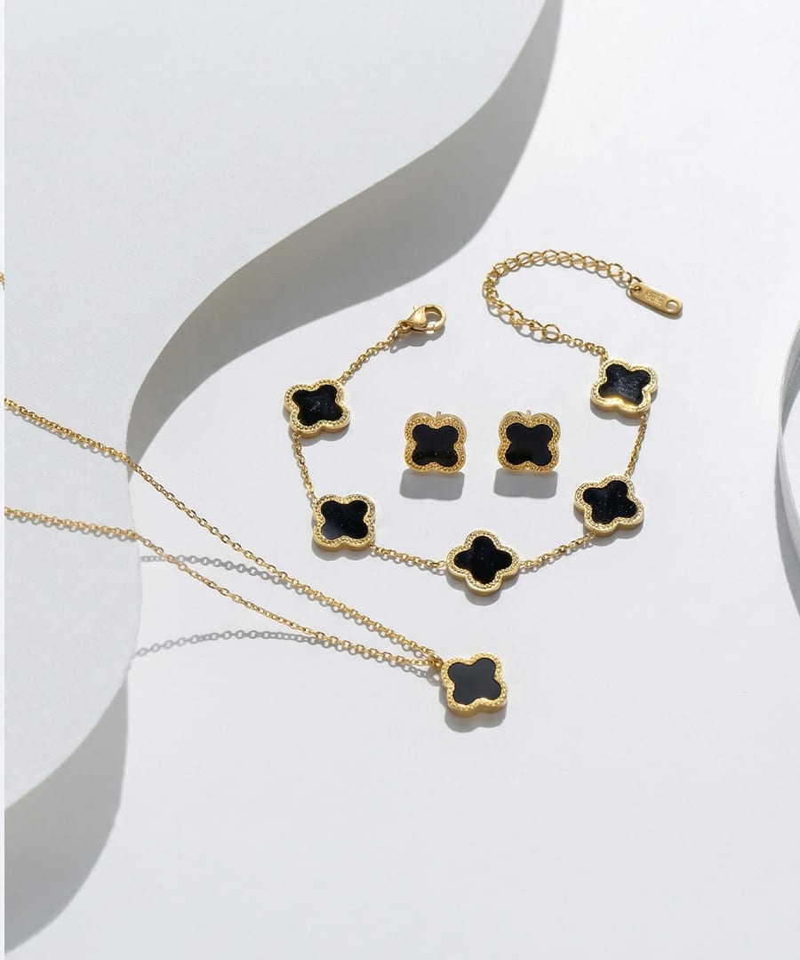 Black Clover Jewelry Set