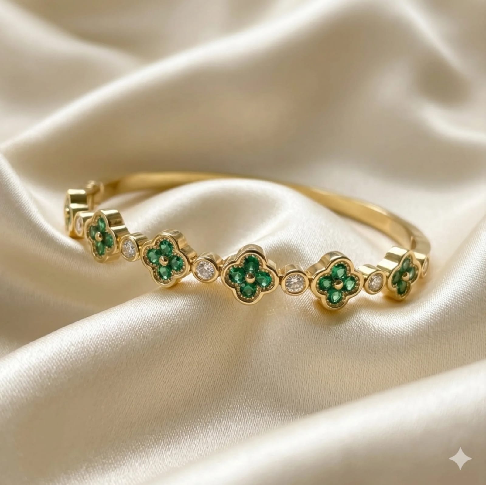 Emerald and Diamond Clover Tennis Bracelet